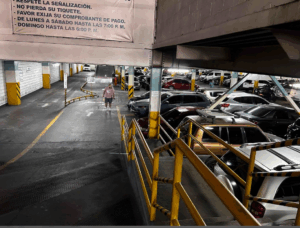 Parking lot Plaza Comercial Libertad